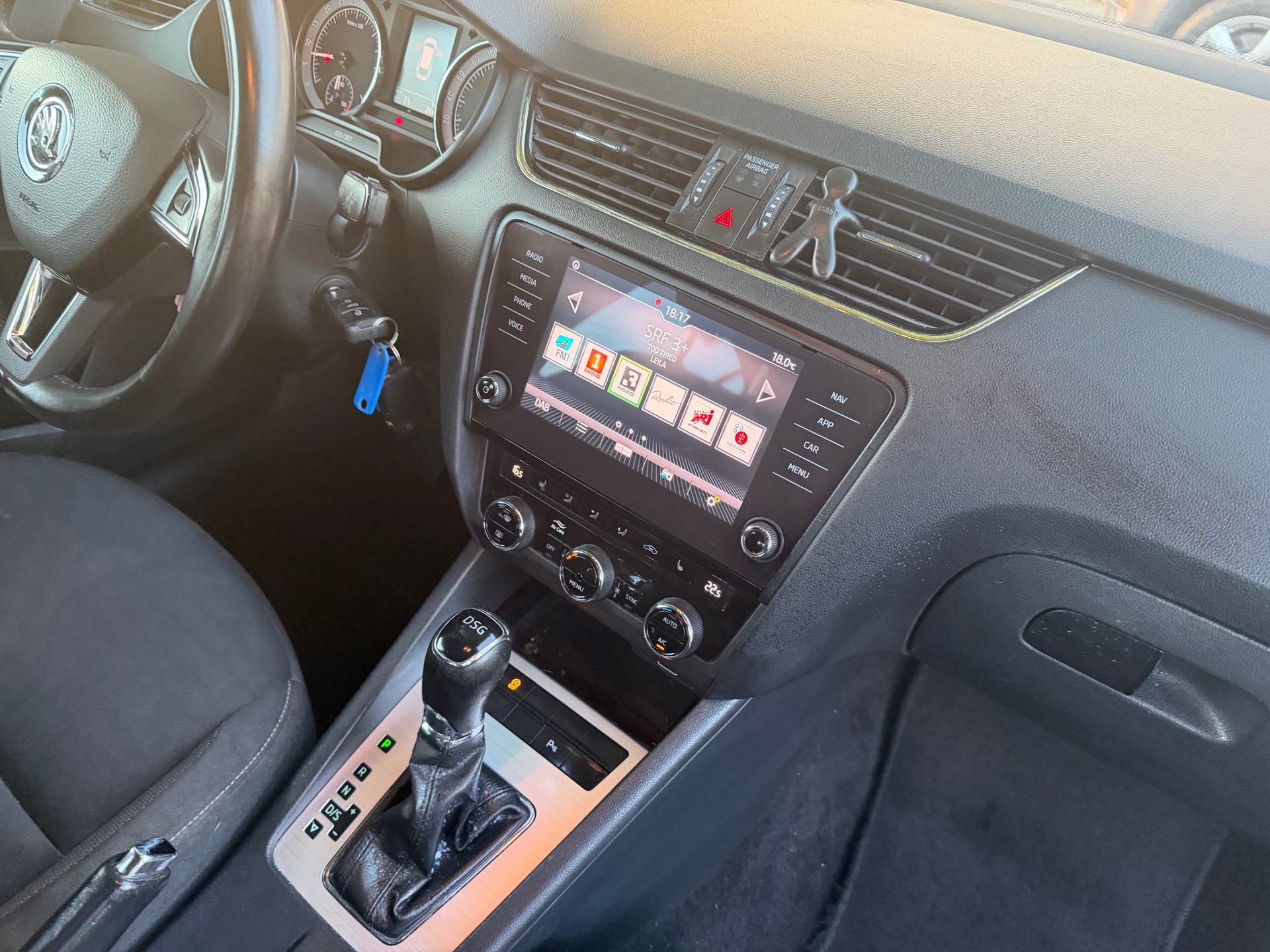 SKODA Octavia Combi 1.6 TDI Active DSG-image-11