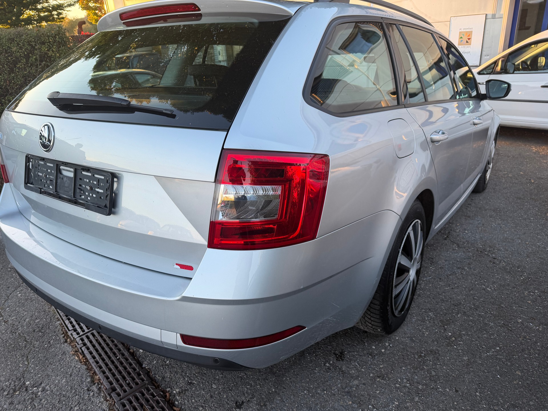 SKODA Octavia Combi 1.6 TDI Active DSG-image-5