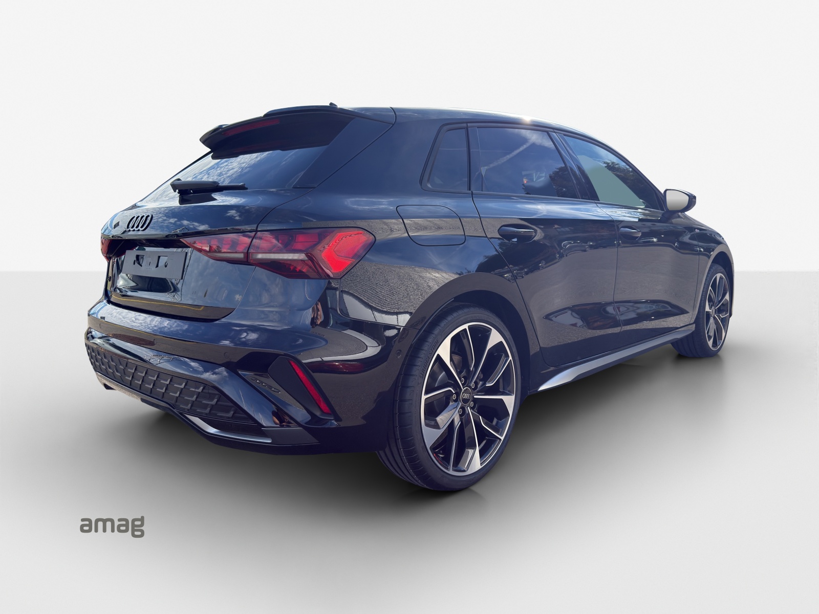 AUDI A3 Sportback TFSI 110 kW S line Attraction S tronic-image-4
