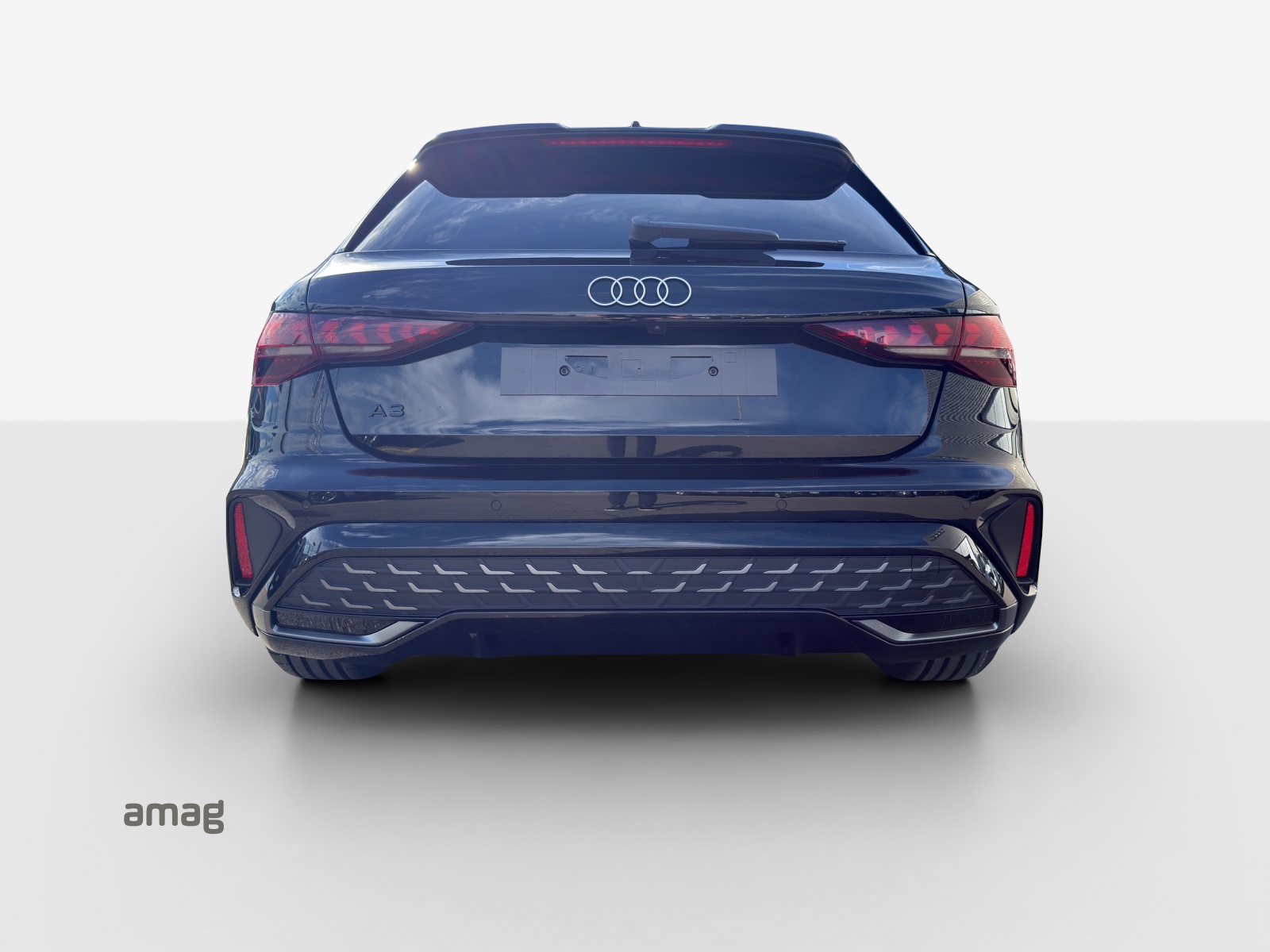 AUDI A3 Sportback TFSI 110 kW S line Attraction S tronic-image-3
