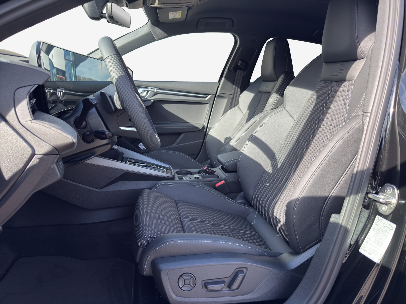 AUDI A3 Sportback TFSI 110 kW S line Attraction S tronic-image-7