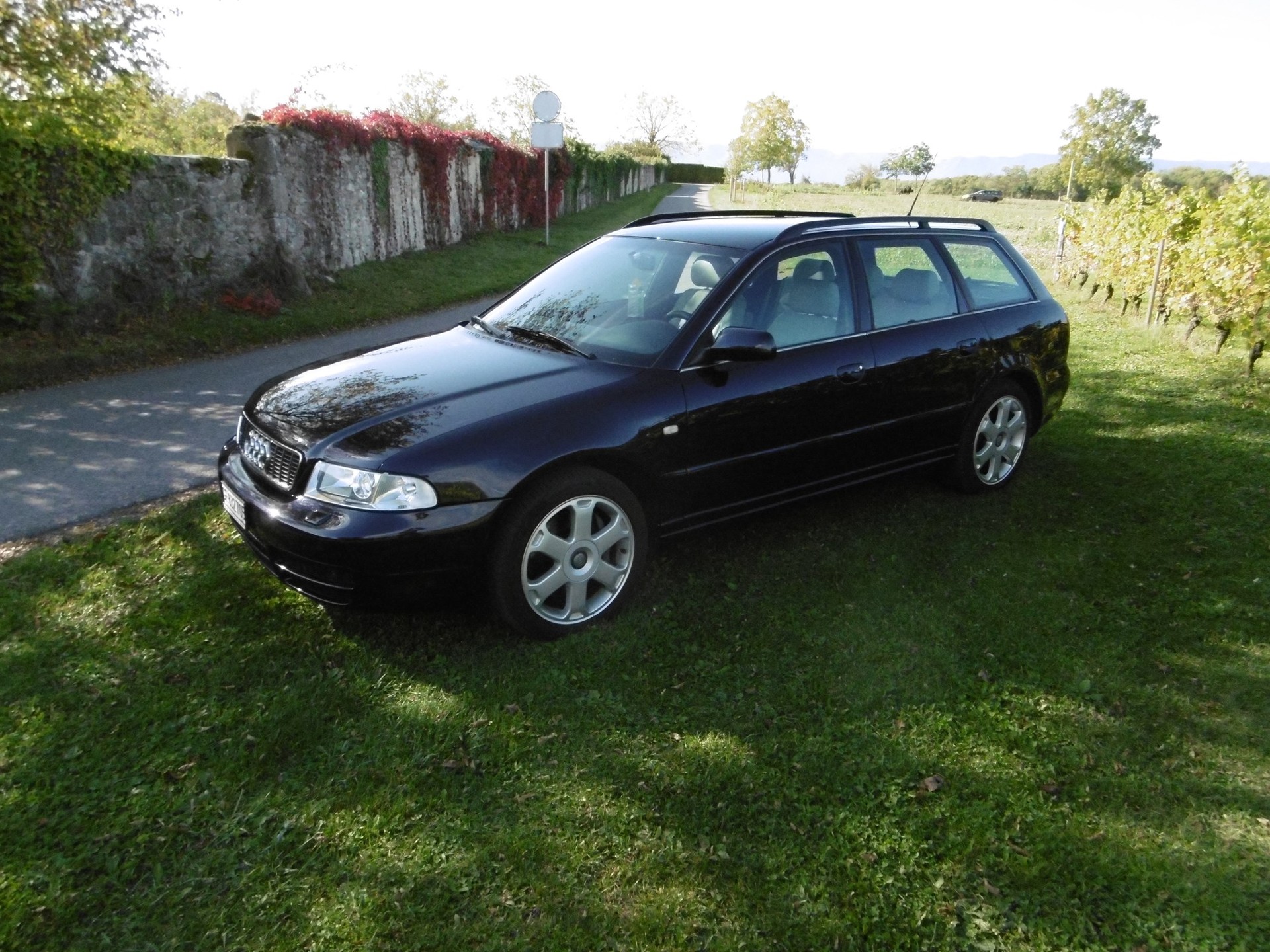AUDI S4 Avant Quattro 2.7 V6 Bi-turbo B5-image-0