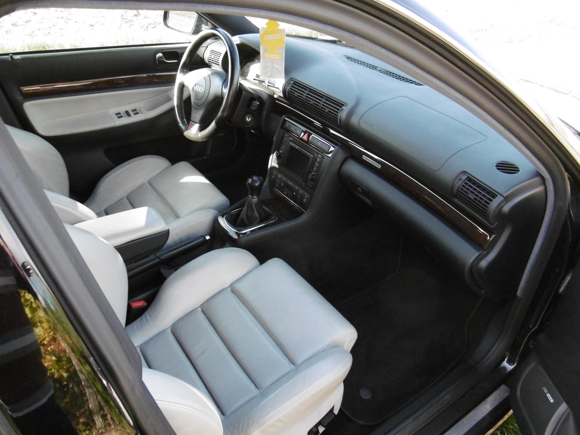 AUDI S4 Avant Quattro 2.7 V6 Bi-turbo B5-image-6