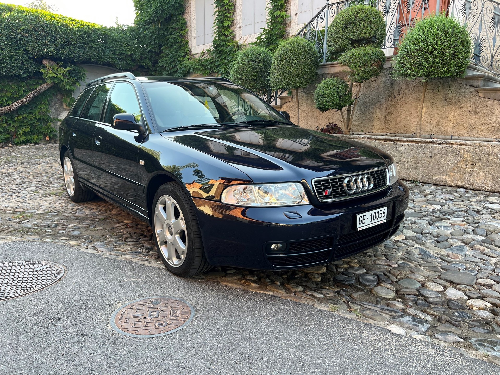 AUDI S4 Avant Quattro 2.7 V6 Bi-turbo B5-image-2