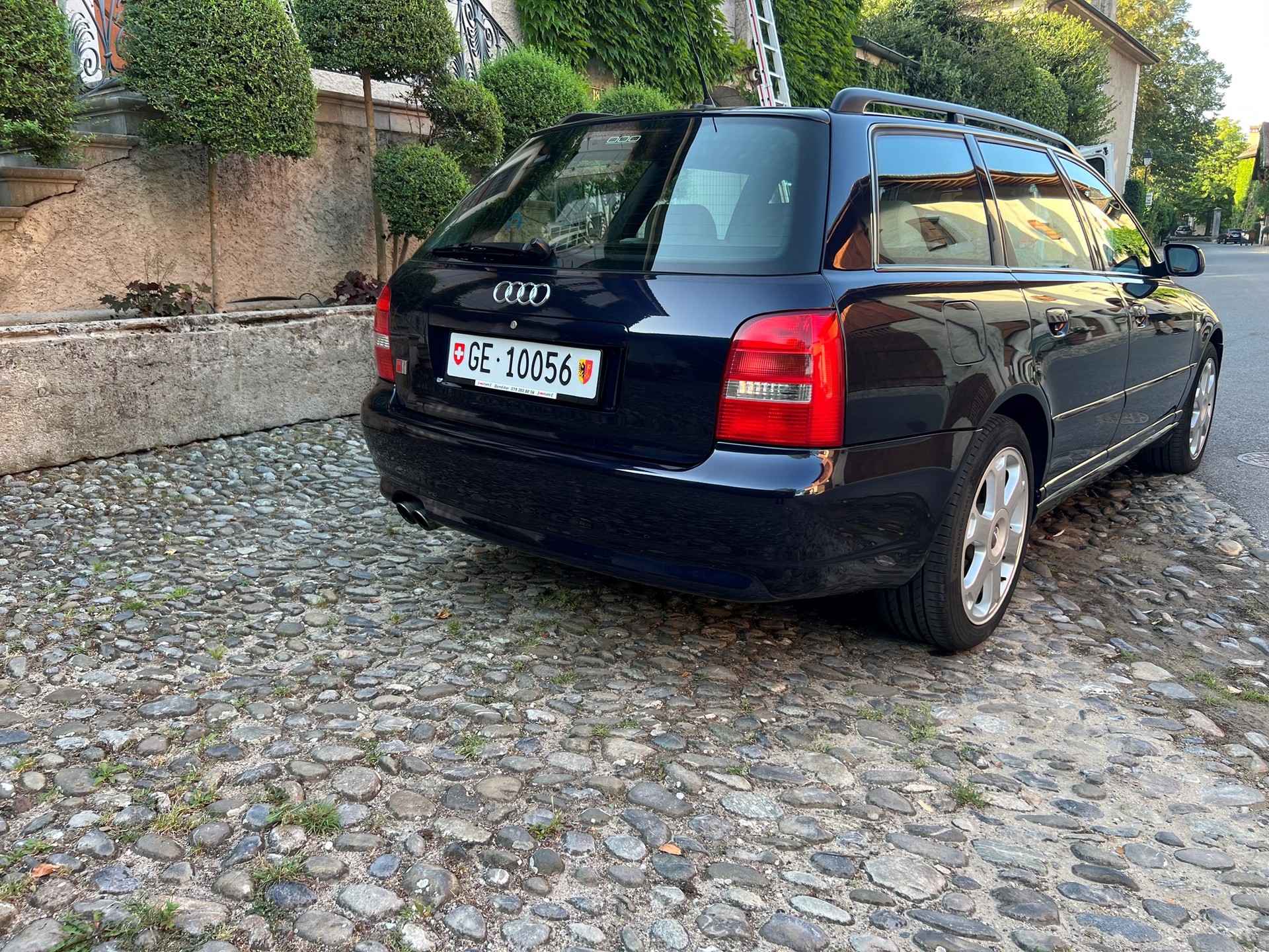 AUDI S4 Avant Quattro 2.7 V6 Bi-turbo B5-image-3