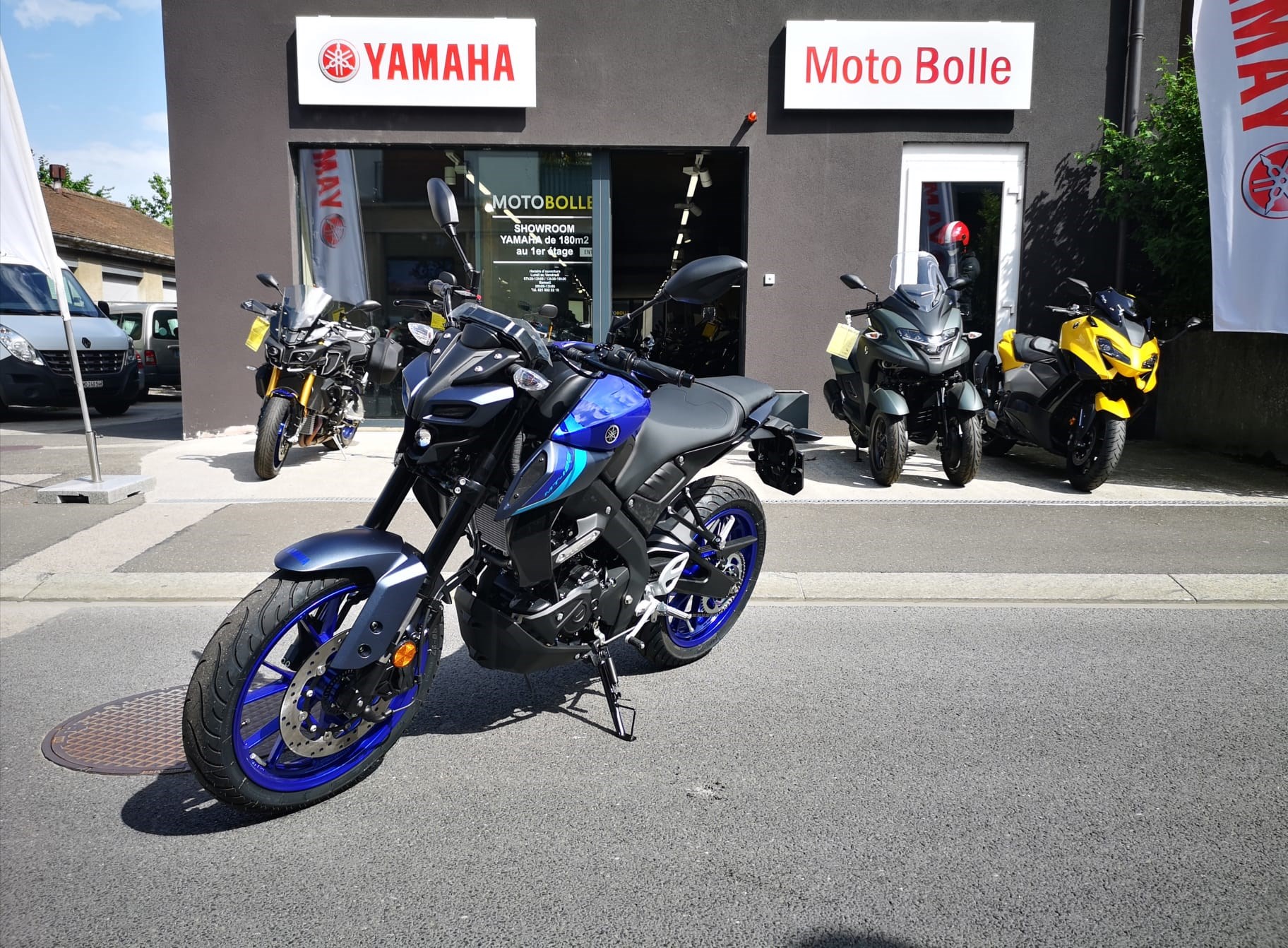 YAMAHA MT-125 ABS-showroom-element-3