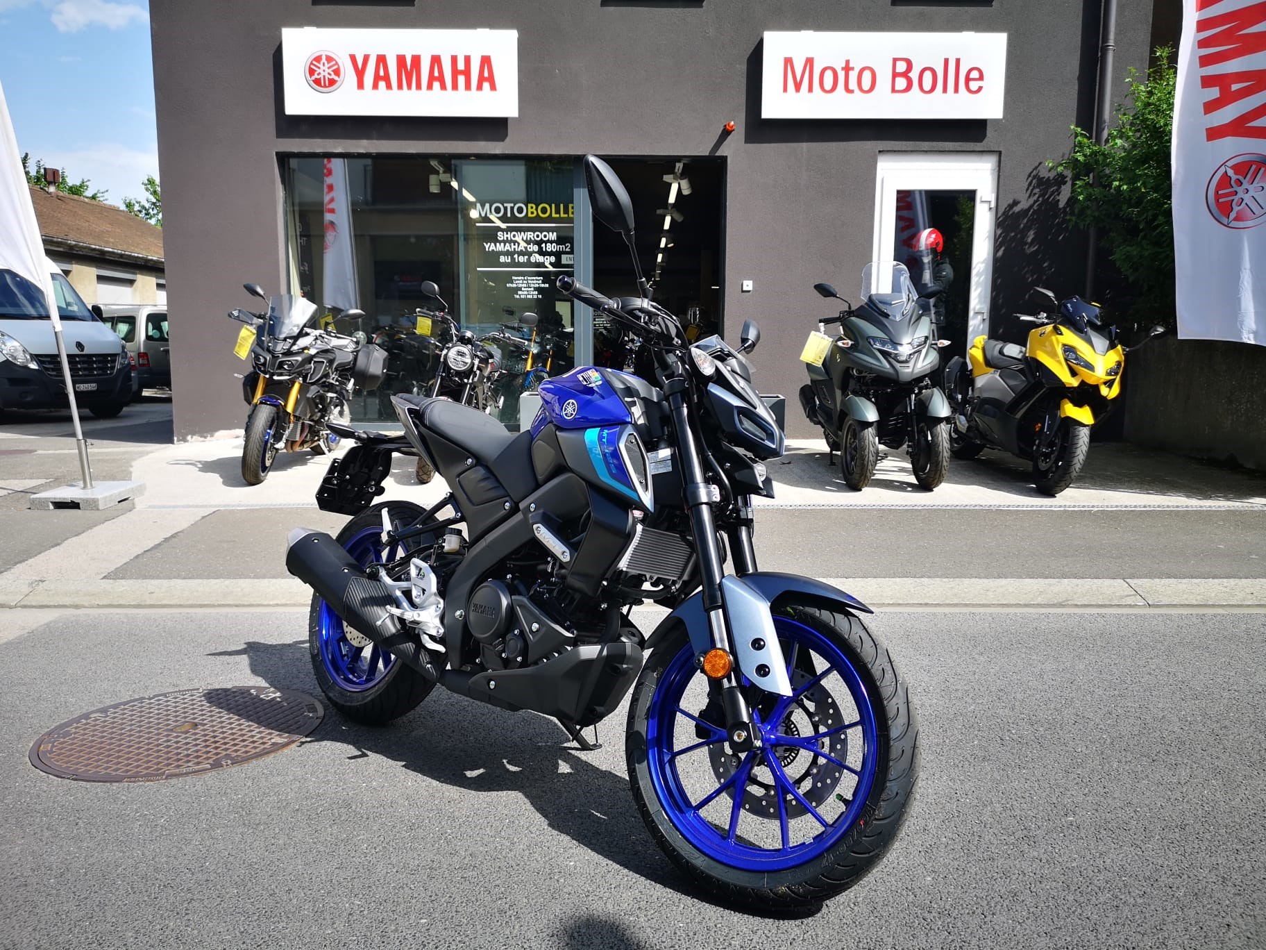 YAMAHA MT-125 ABS-showroom-element-1