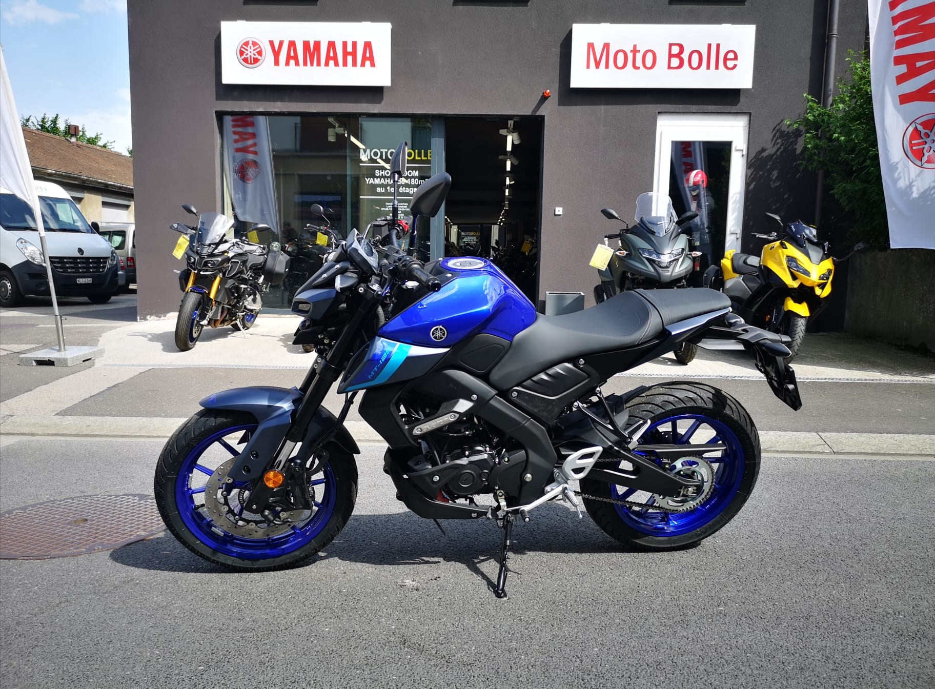 YAMAHA MT-125 ABS-showroom-element-2