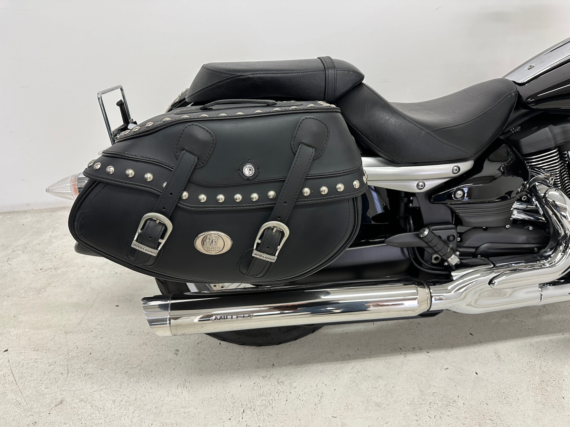 YAMAHA XV 1900 UBS Midnight Star-showroom-element-2