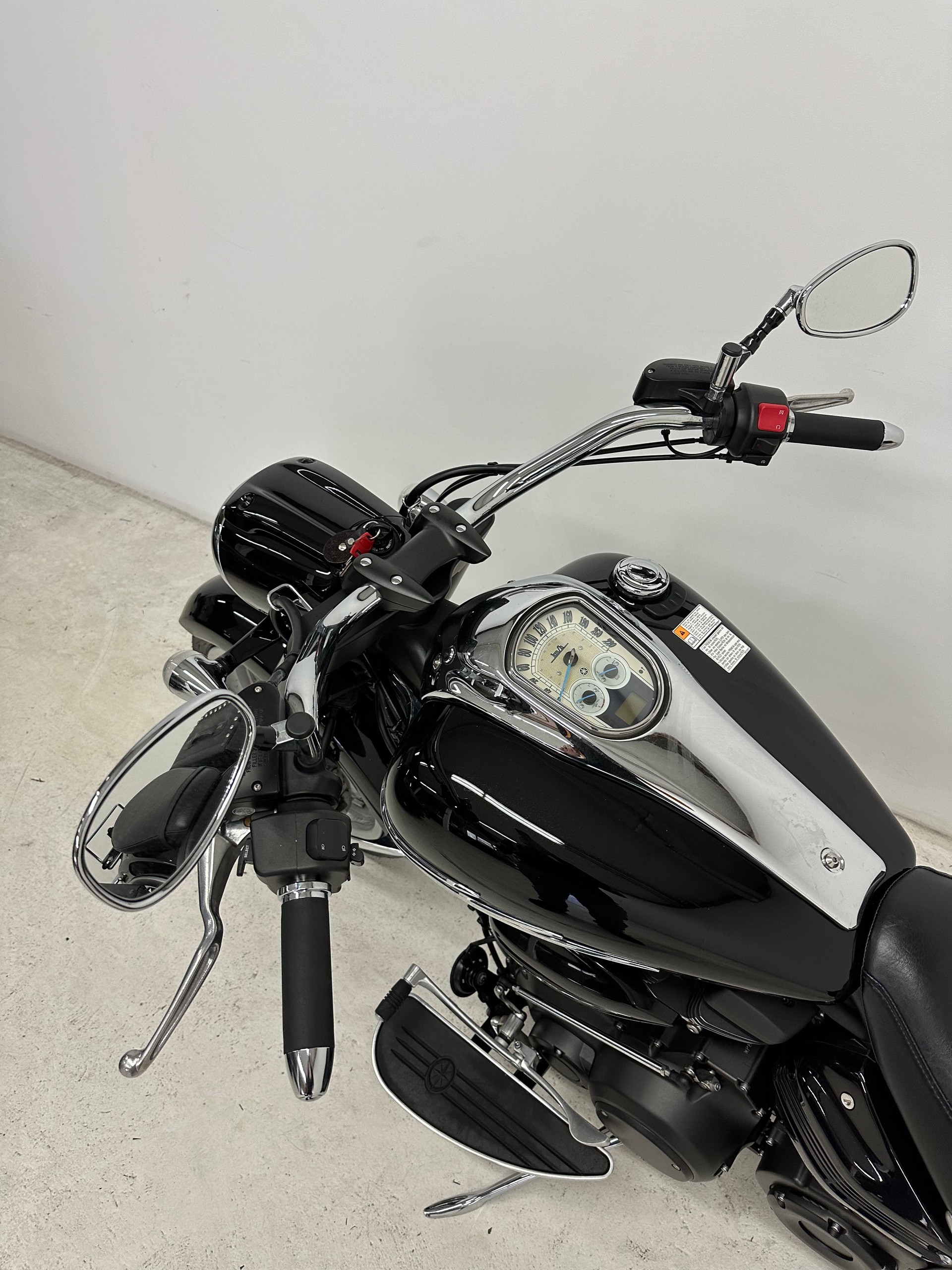 YAMAHA XV 1900 UBS Midnight Star-image-9