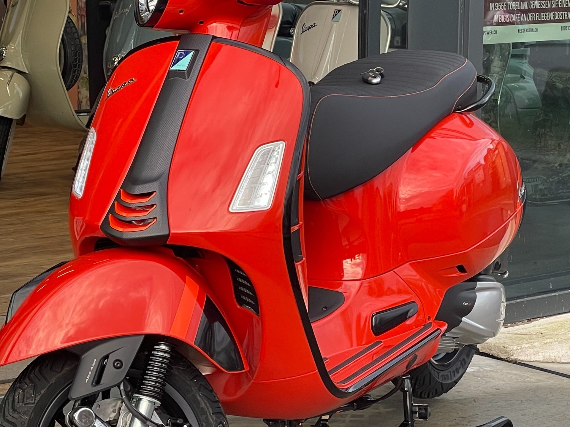 PIAGGIO Vespa GTS 300 Super Sport ABS-image-11