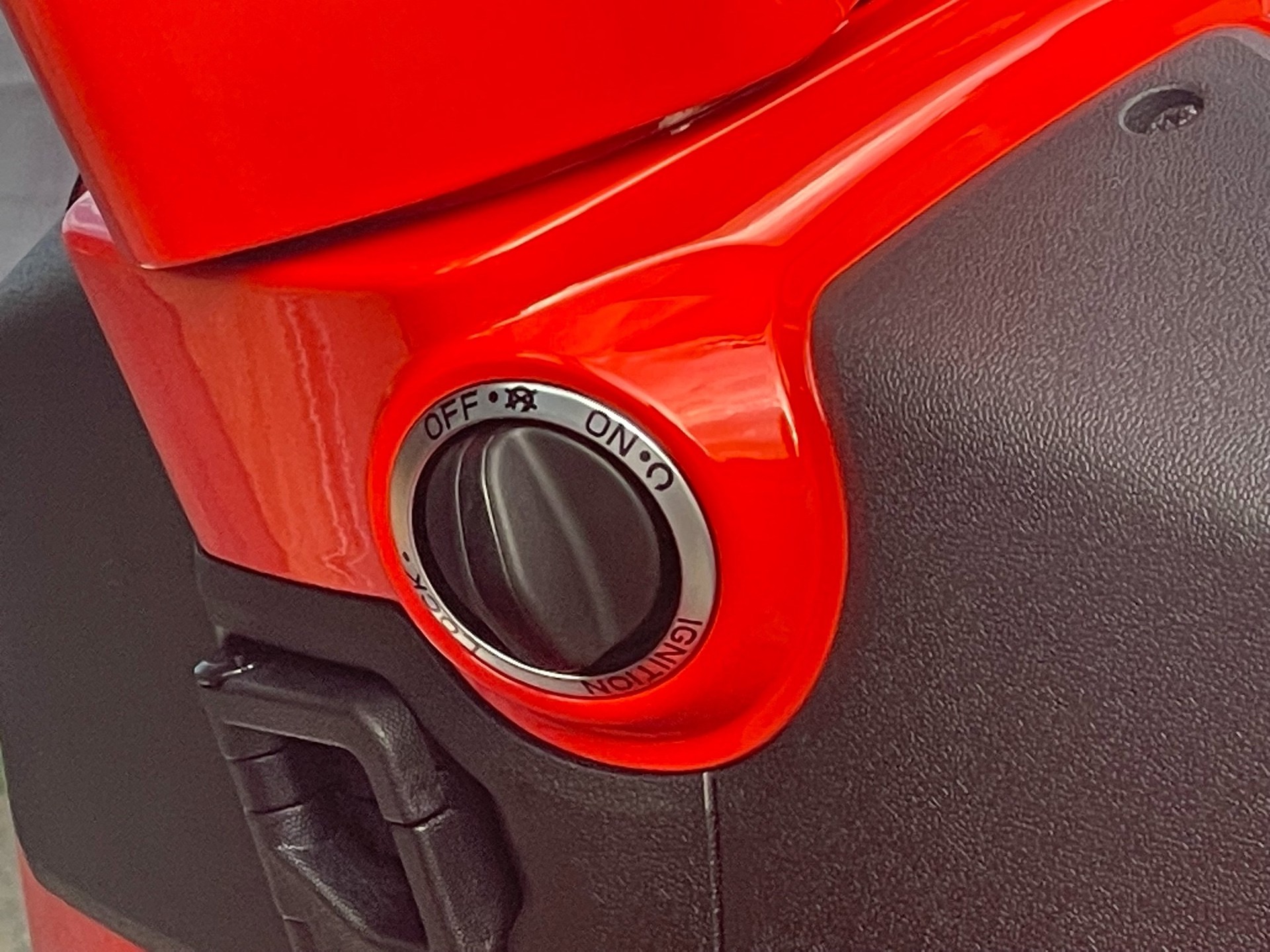 PIAGGIO Vespa GTS 300 Super Sport ABS-image-13