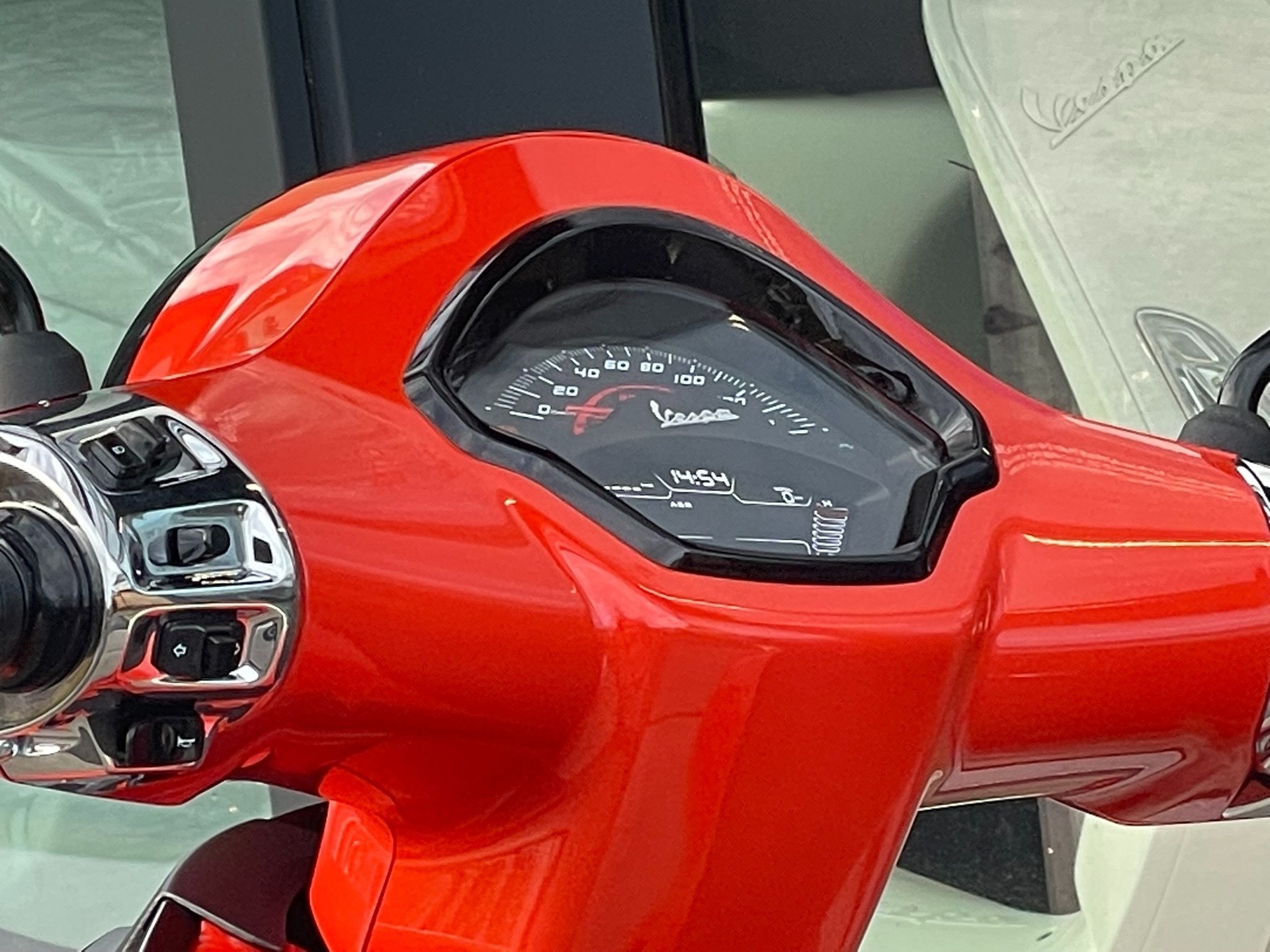 PIAGGIO Vespa GTS 300 Super Sport ABS-image-2
