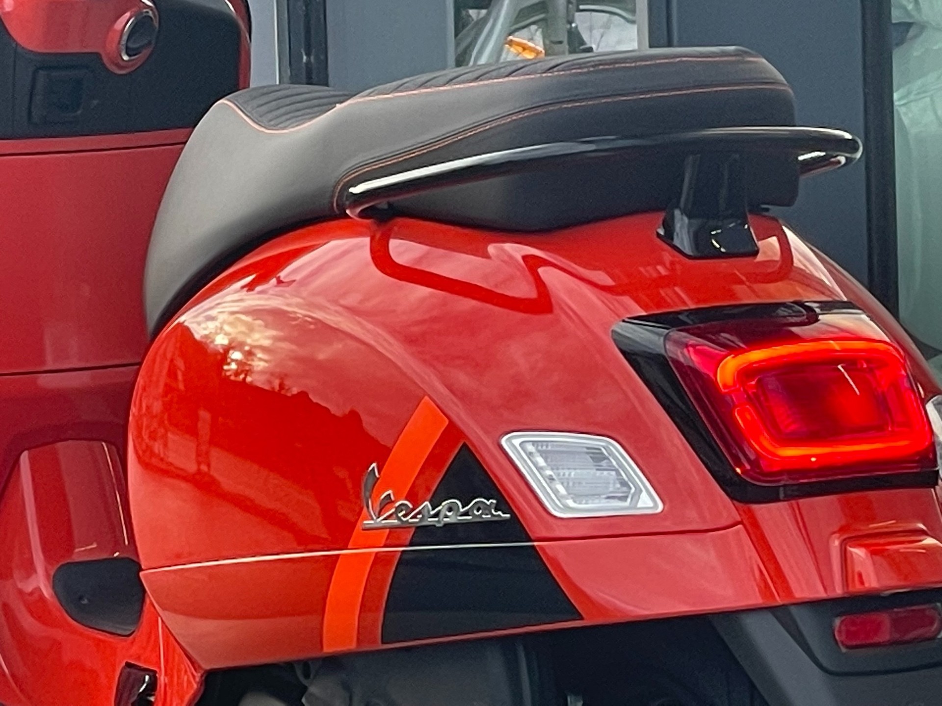 PIAGGIO Vespa GTS 300 Super Sport ABS-image-3