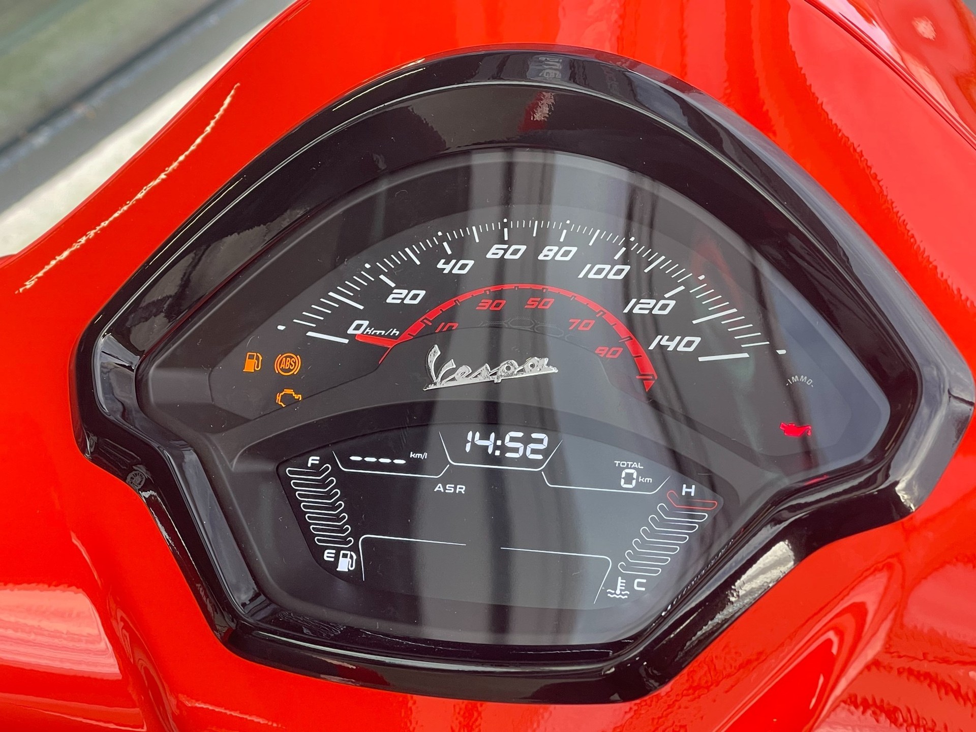 PIAGGIO Vespa GTS 300 Super Sport ABS-image-5