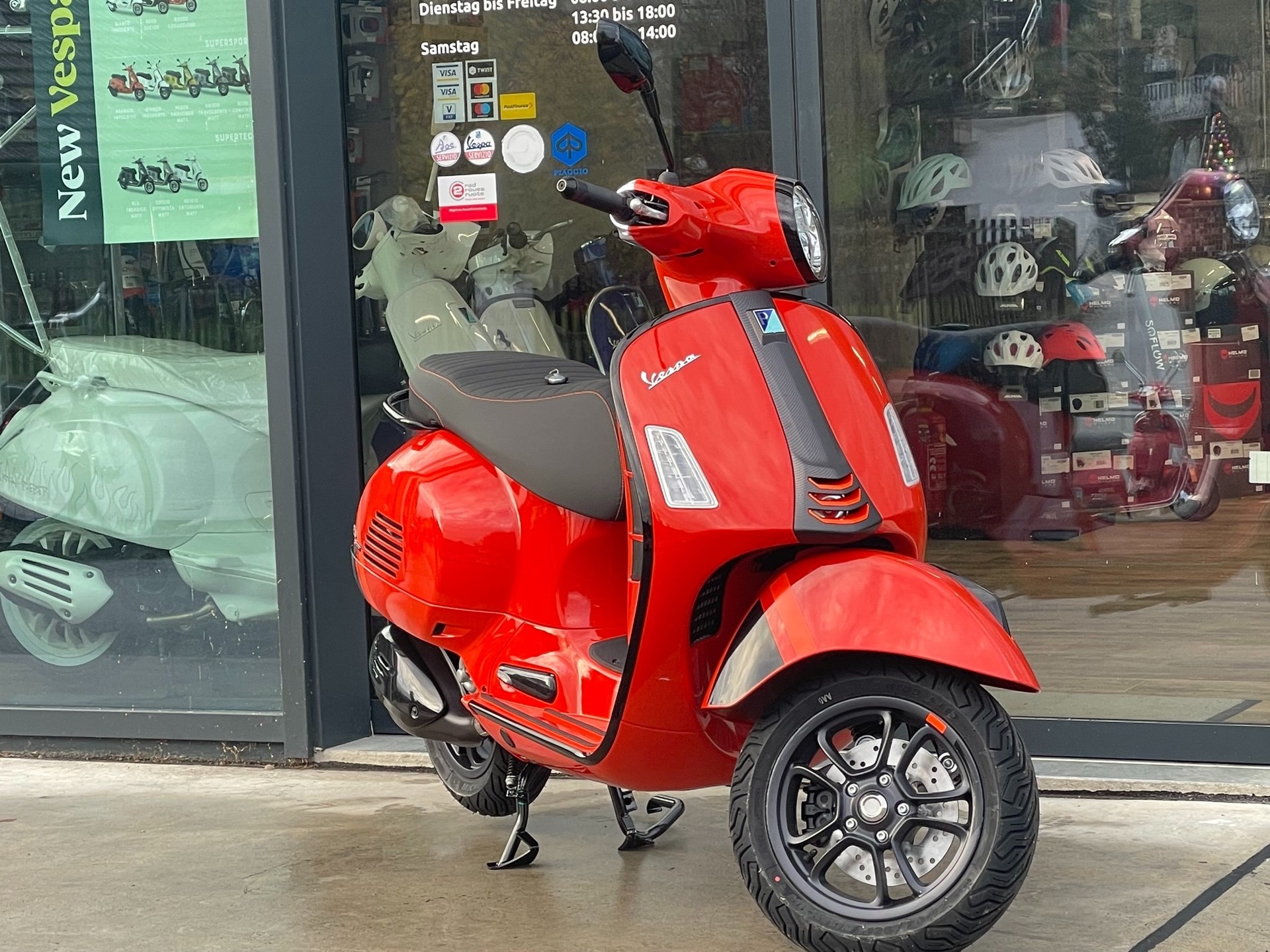 PIAGGIO Vespa GTS 300 Super Sport ABS-image-8