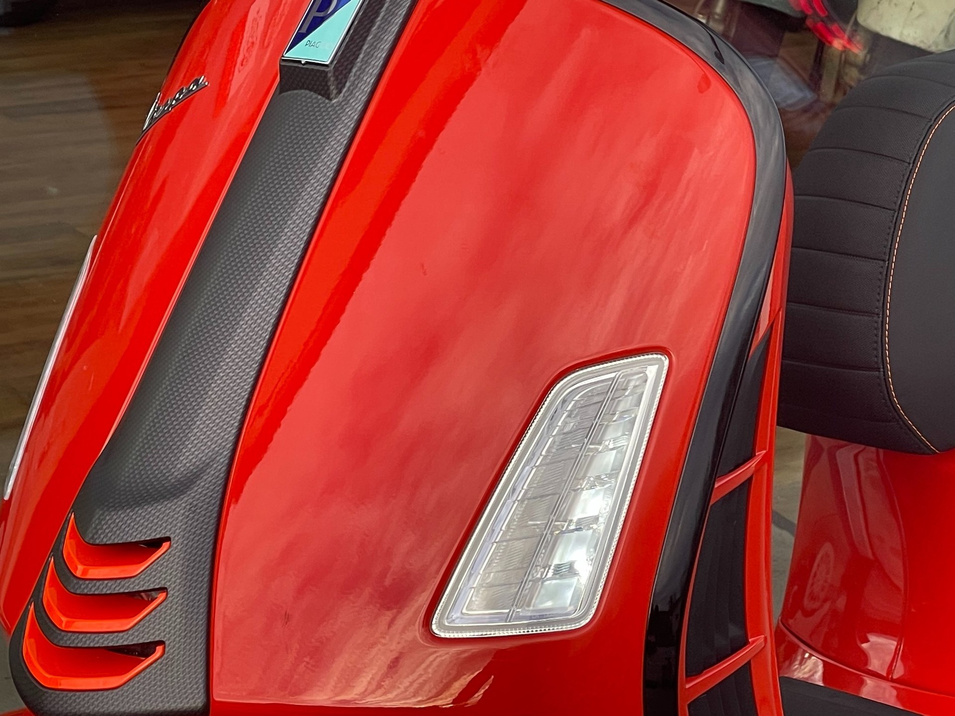 PIAGGIO Vespa GTS 300 Super Sport ABS-image-9