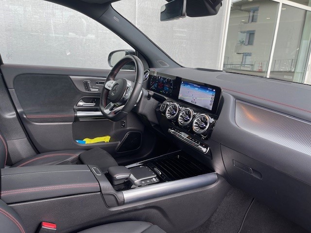 MERCEDES-BENZ EQA 350 AMG Line 4Matic-image-3