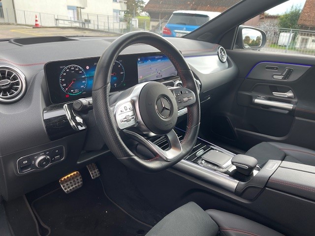 MERCEDES-BENZ EQA 350 AMG Line 4Matic-image-4