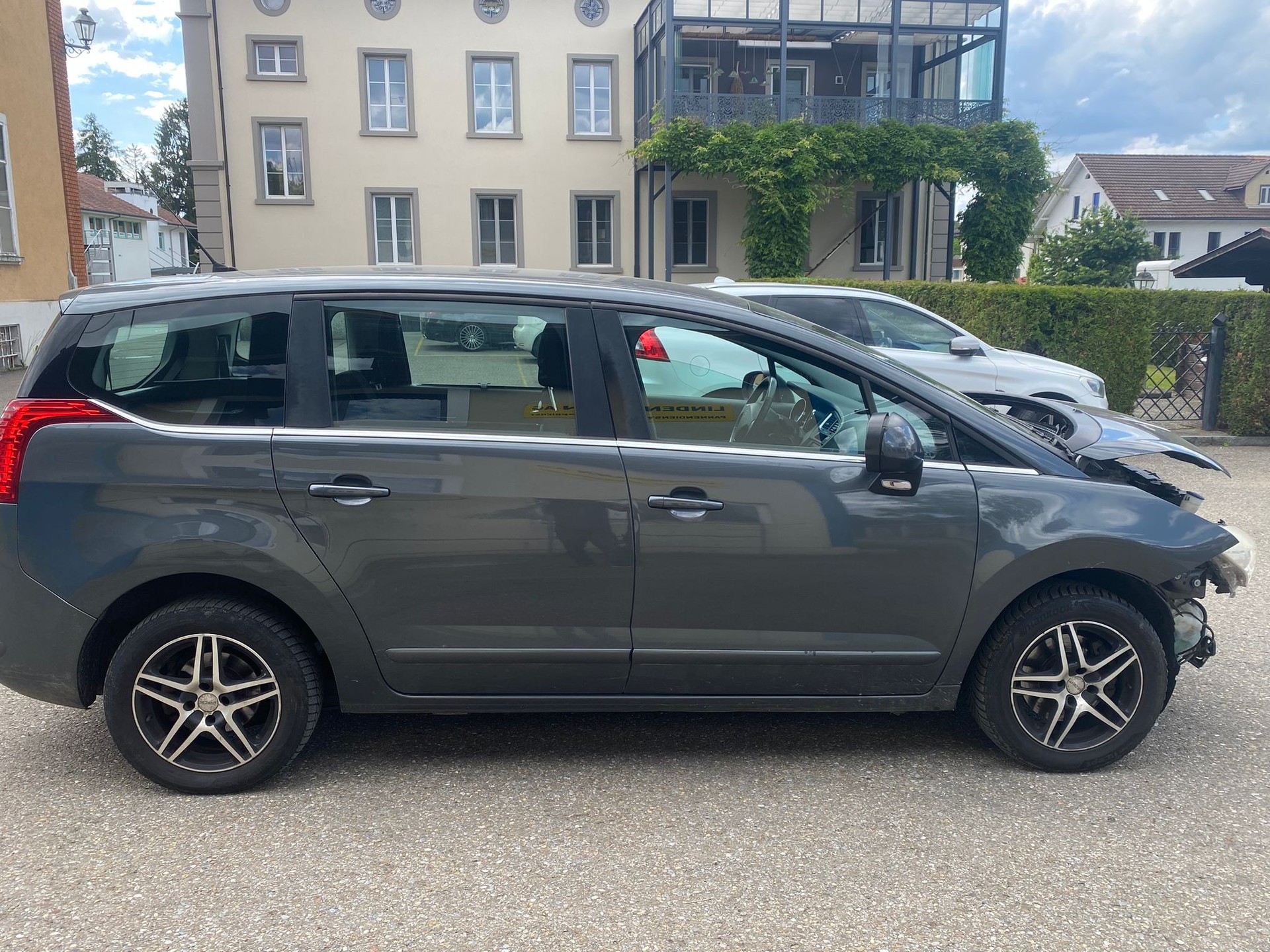 PEUGEOT 5008 2.0 HDI Sport-image-4