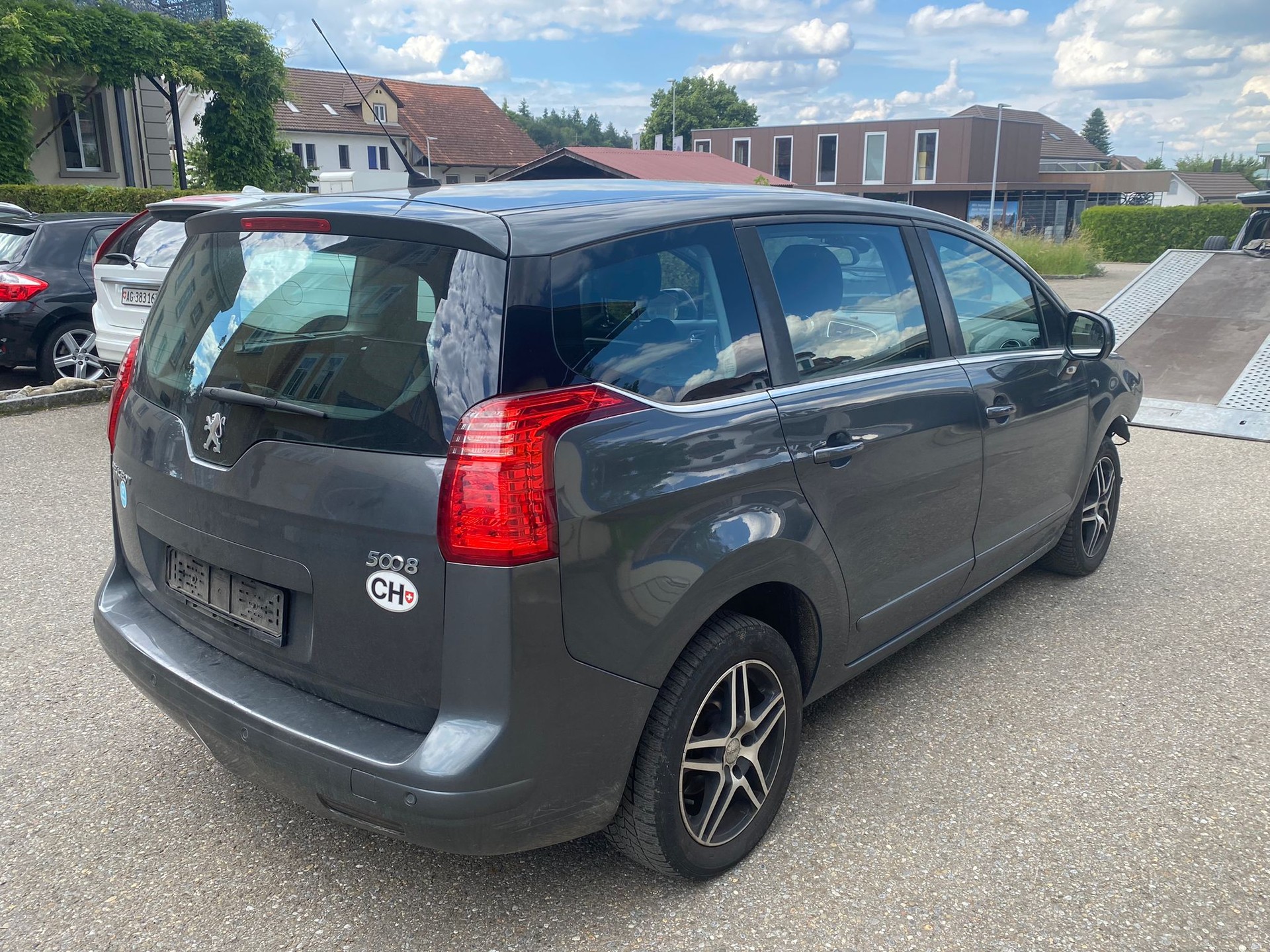 PEUGEOT 5008 2.0 HDI Sport-image-6