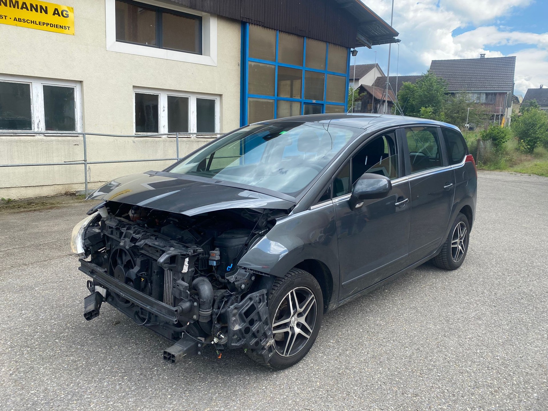PEUGEOT 5008 2.0 HDI Sport-image-1
