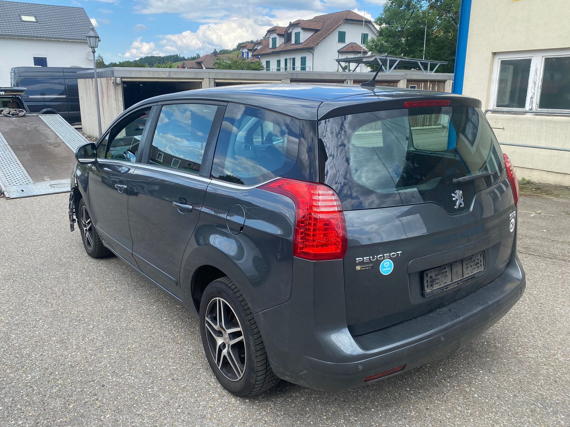 PEUGEOT 5008 2.0 HDI Sport-image-7
