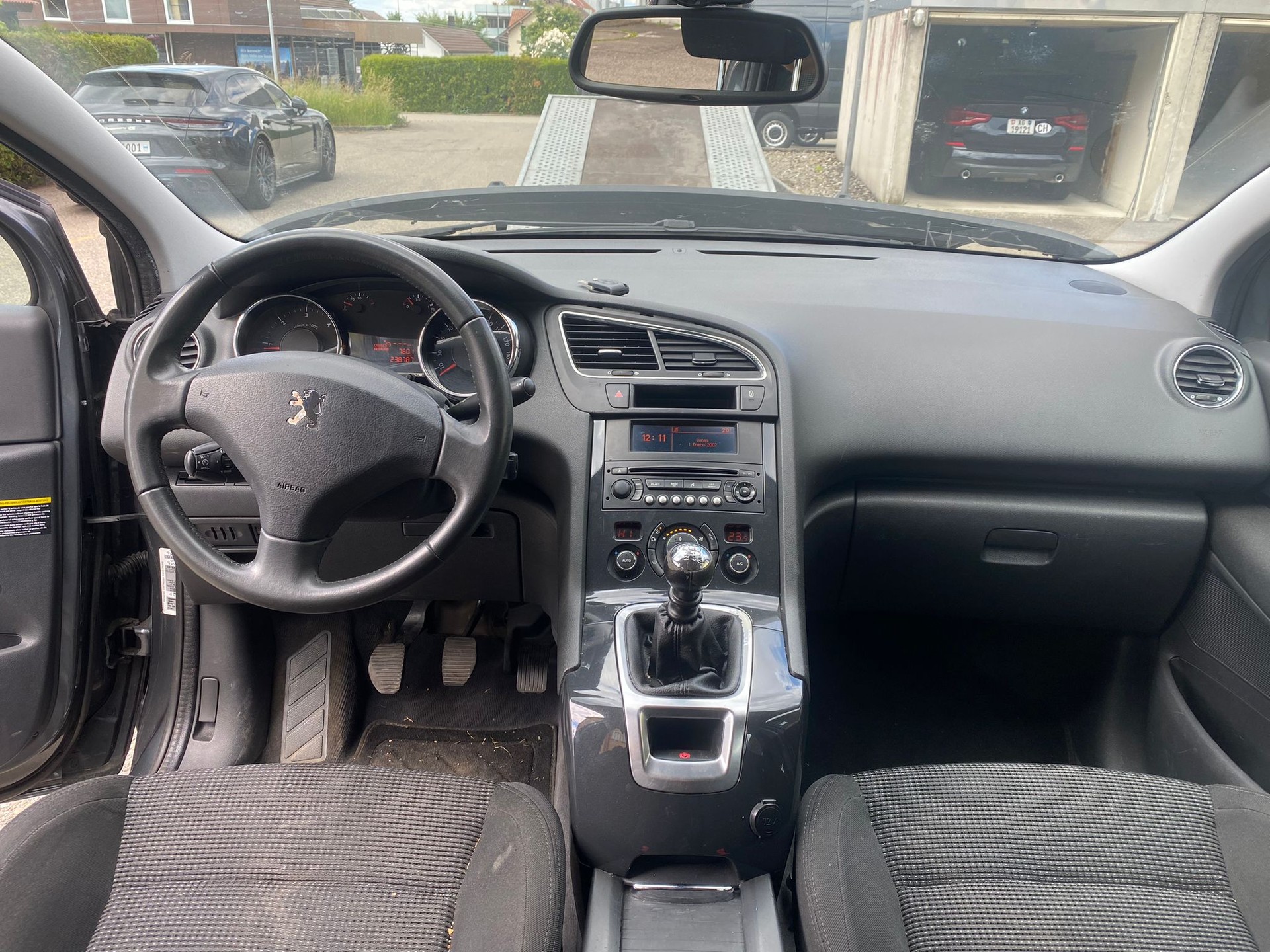 PEUGEOT 5008 2.0 HDI Sport-image-9