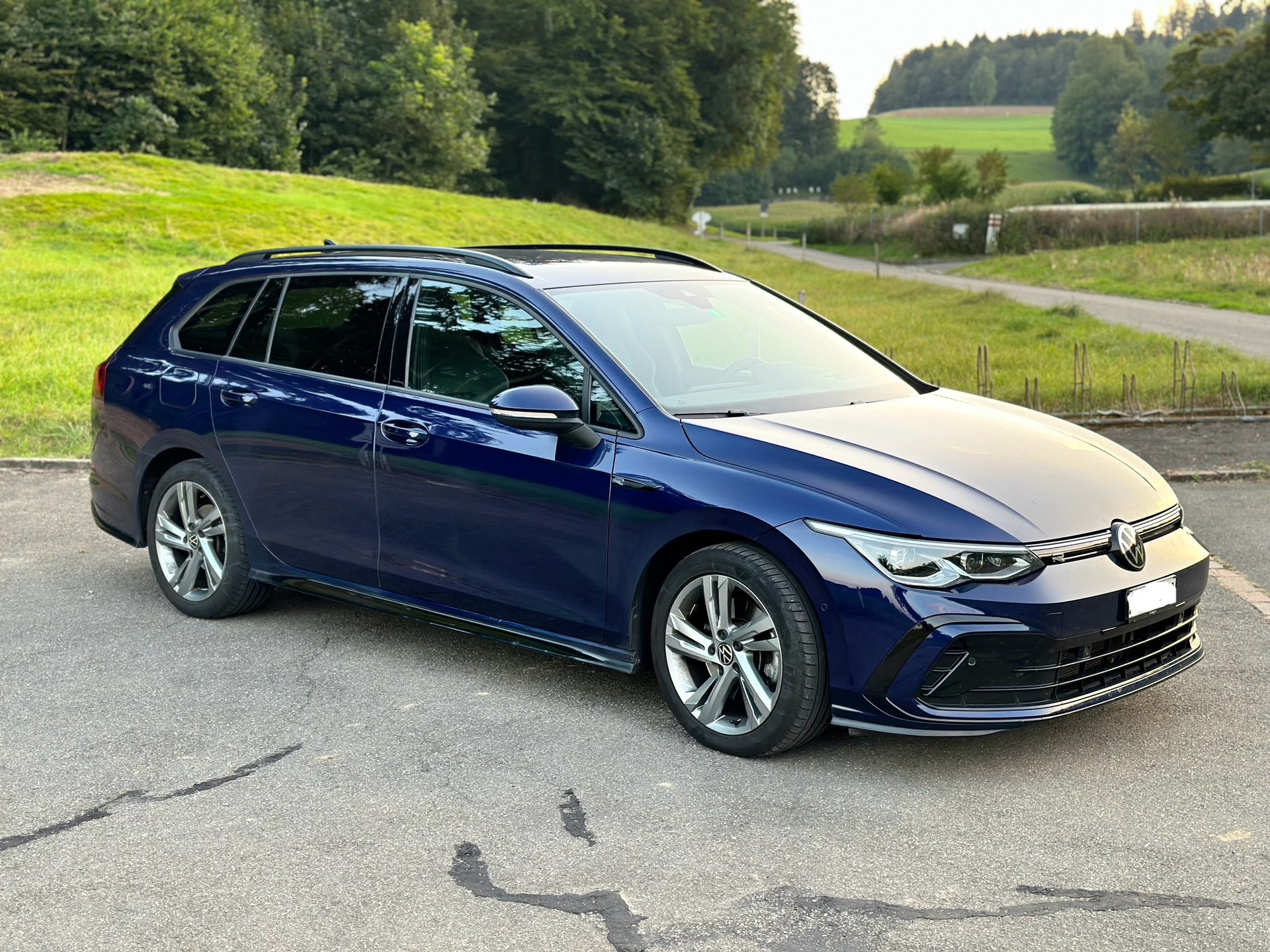 VW Golf Variant 2.0 TDI R-Line DSG 4Motion-image-0
