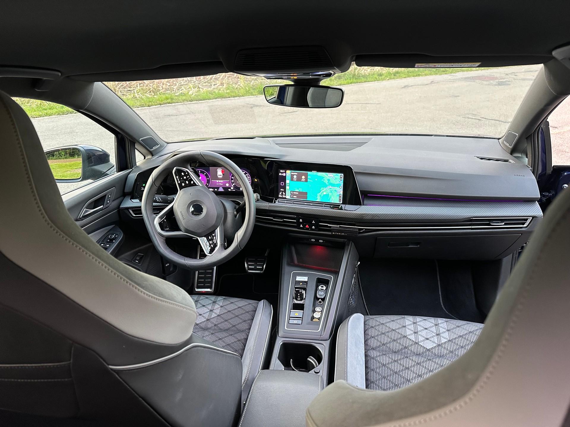 VW Golf Variant 2.0 TDI R-Line DSG 4Motion-image-3