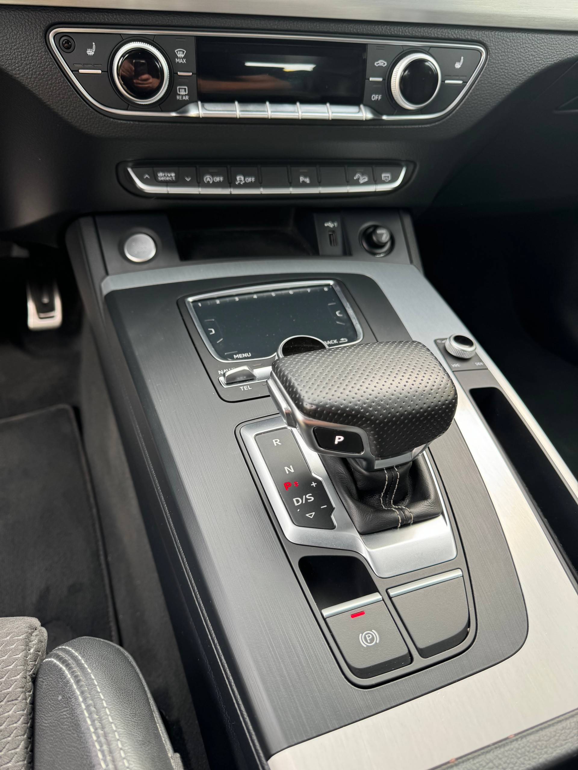 AUDI Q5 2.0 TFSI sport quattro S-tronic-image-11