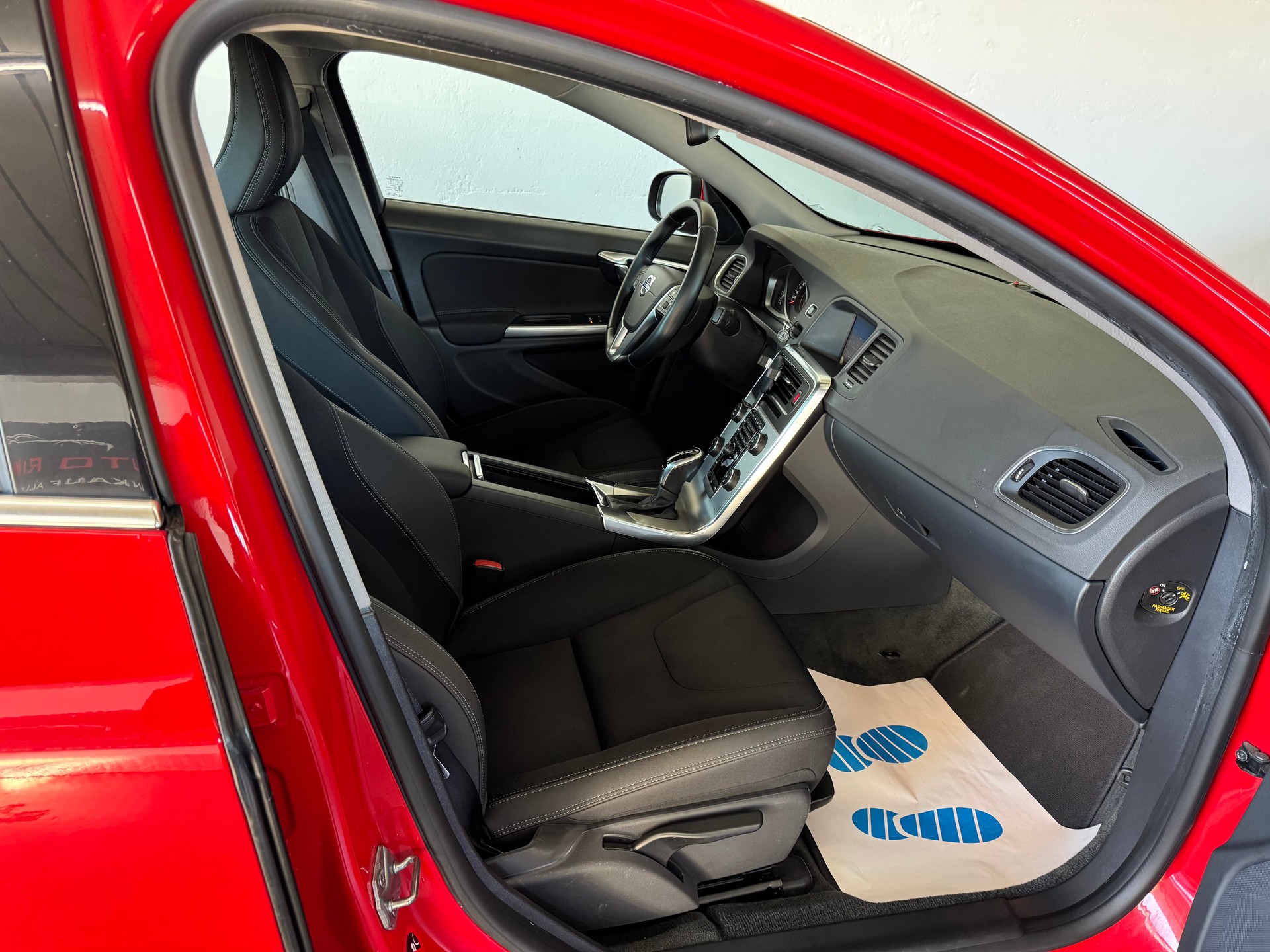 VOLVO S60 D3 Momentum Geartronic-image-21