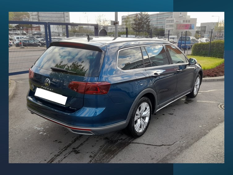 VW Passat Alltrack 2.0 TDI 4Motion DSG AHK Leder-image-3