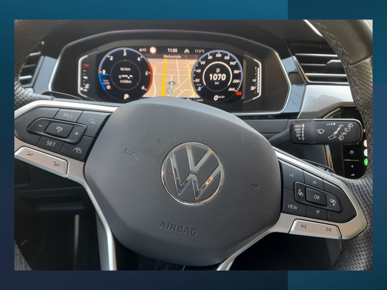 VW Passat Alltrack 2.0 TDI 4Motion DSG AHK Leder-image-6