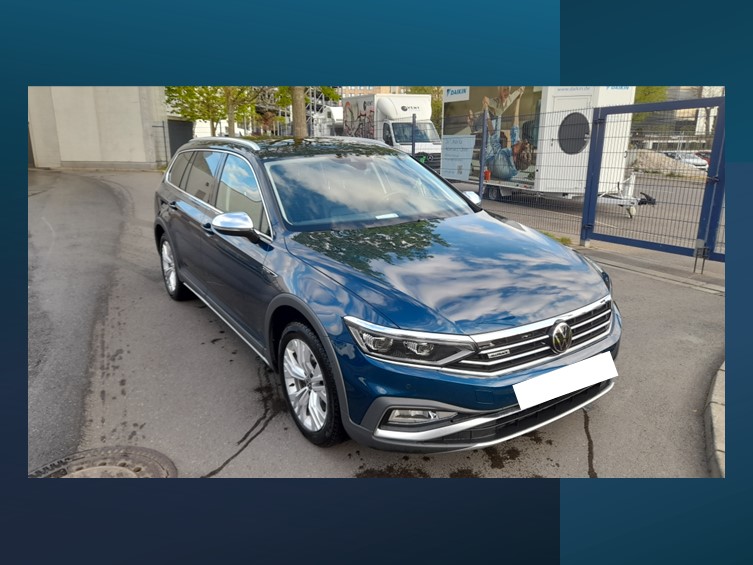 VW Passat Alltrack 2.0 TDI 4Motion DSG AHK Leder-image-1