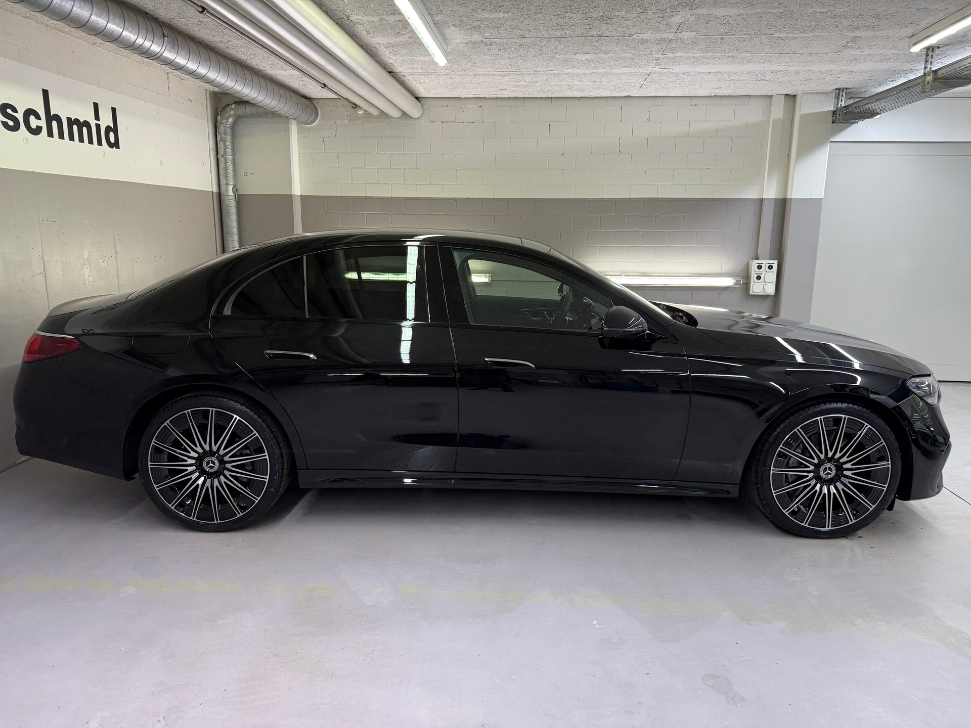 MERCEDES-BENZ E 220 d 4MATIC Limousine-image-2