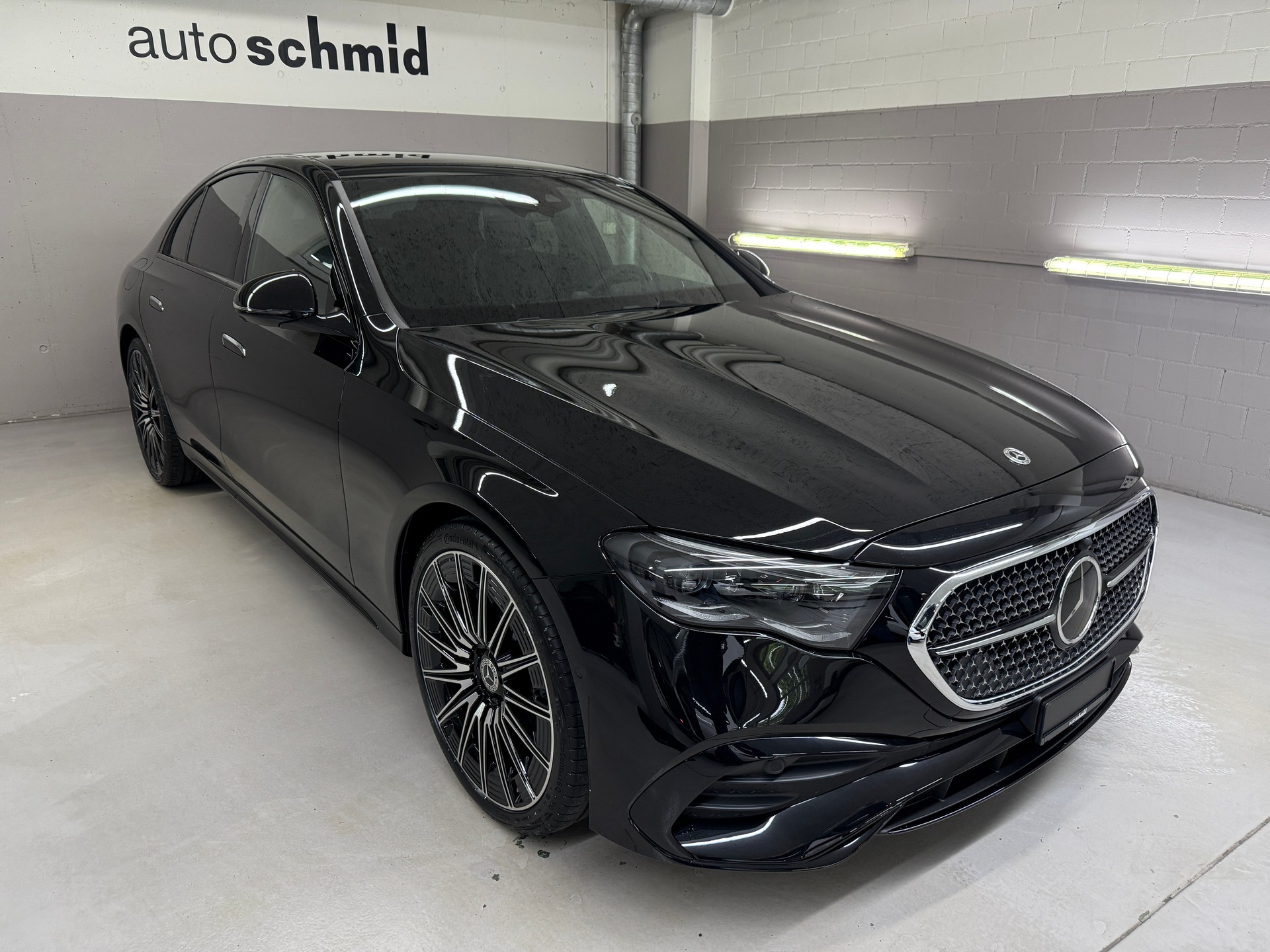 MERCEDES-BENZ E 220 d 4MATIC Limousine-image-1