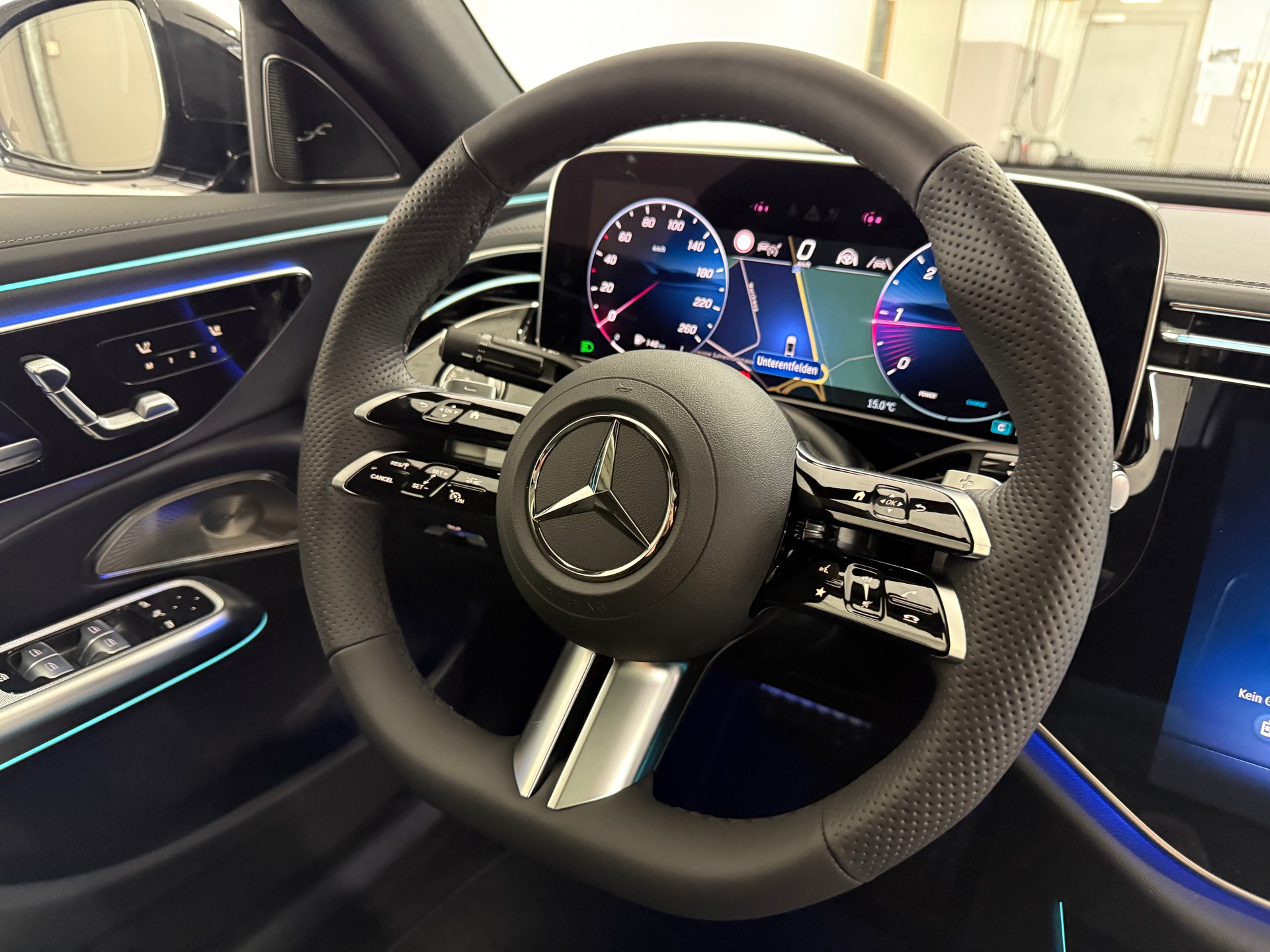 MERCEDES-BENZ E 220 d 4MATIC Limousine-image-15
