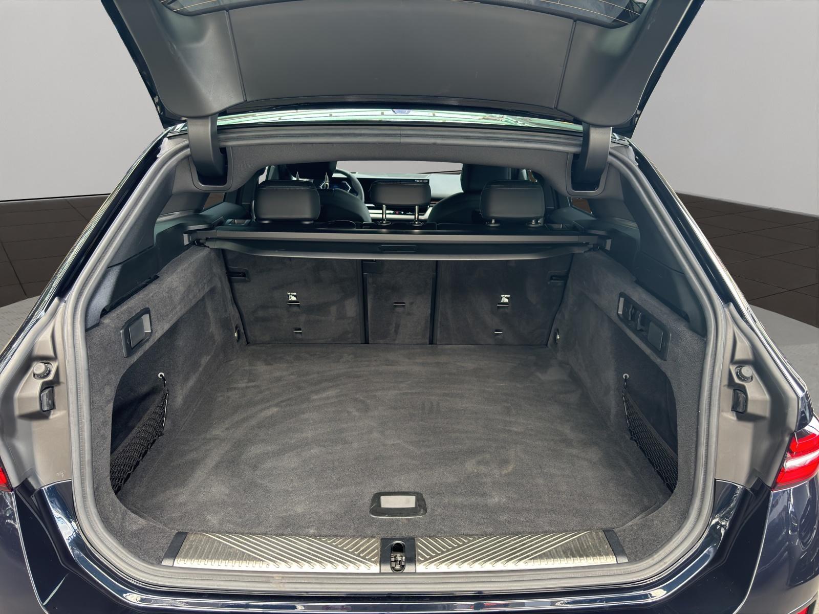 BMW 520d xDrive Touring-image-15