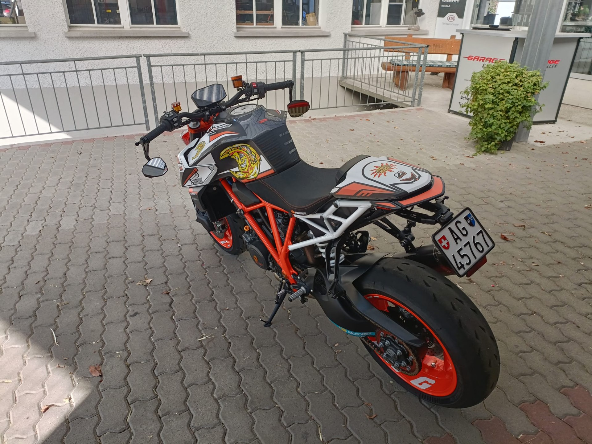 KTM 1290 Super Duke R-image-3