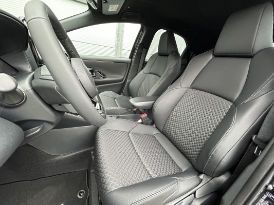 TOYOTA Yaris 1.5 Premium e-CVT-image-6