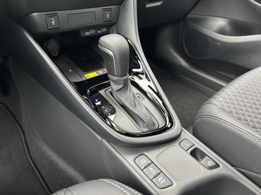 TOYOTA Yaris 1.5 Premium e-CVT-image-12