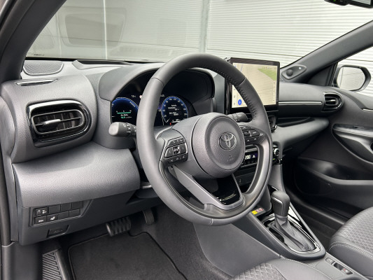 TOYOTA Yaris 1.5 Premium e-CVT-image-7
