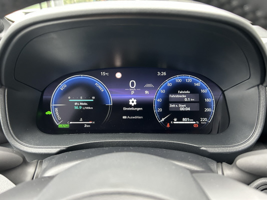 TOYOTA Yaris 1.5 Premium e-CVT-image-13