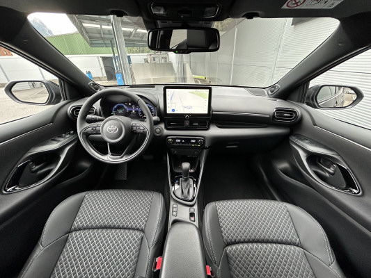 TOYOTA Yaris 1.5 Premium e-CVT-image-5