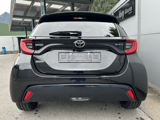 TOYOTA Yaris 1.5 Premium e-CVT-image-4