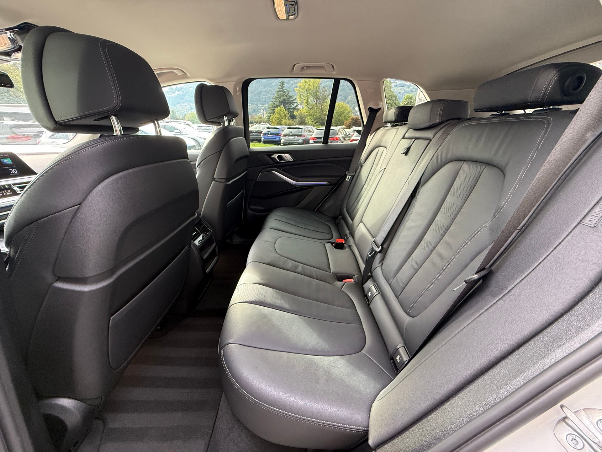 BMW X5 xDrive 48V 30d Steptronic-image-16