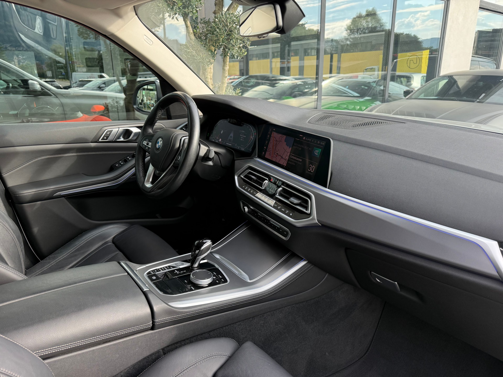 BMW X5 xDrive 48V 30d Steptronic-image-12