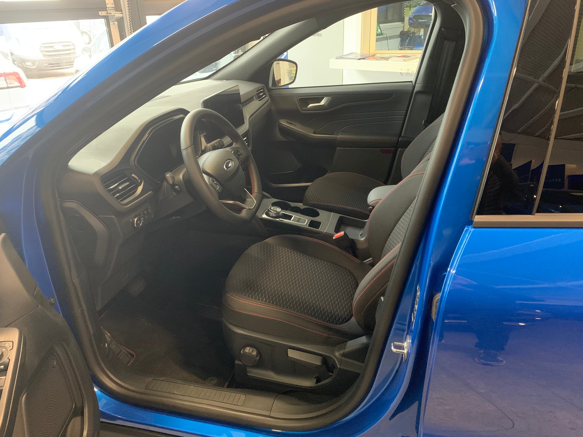 FORD Kuga 2.5 FHEV ST-Line 4WD-image-6