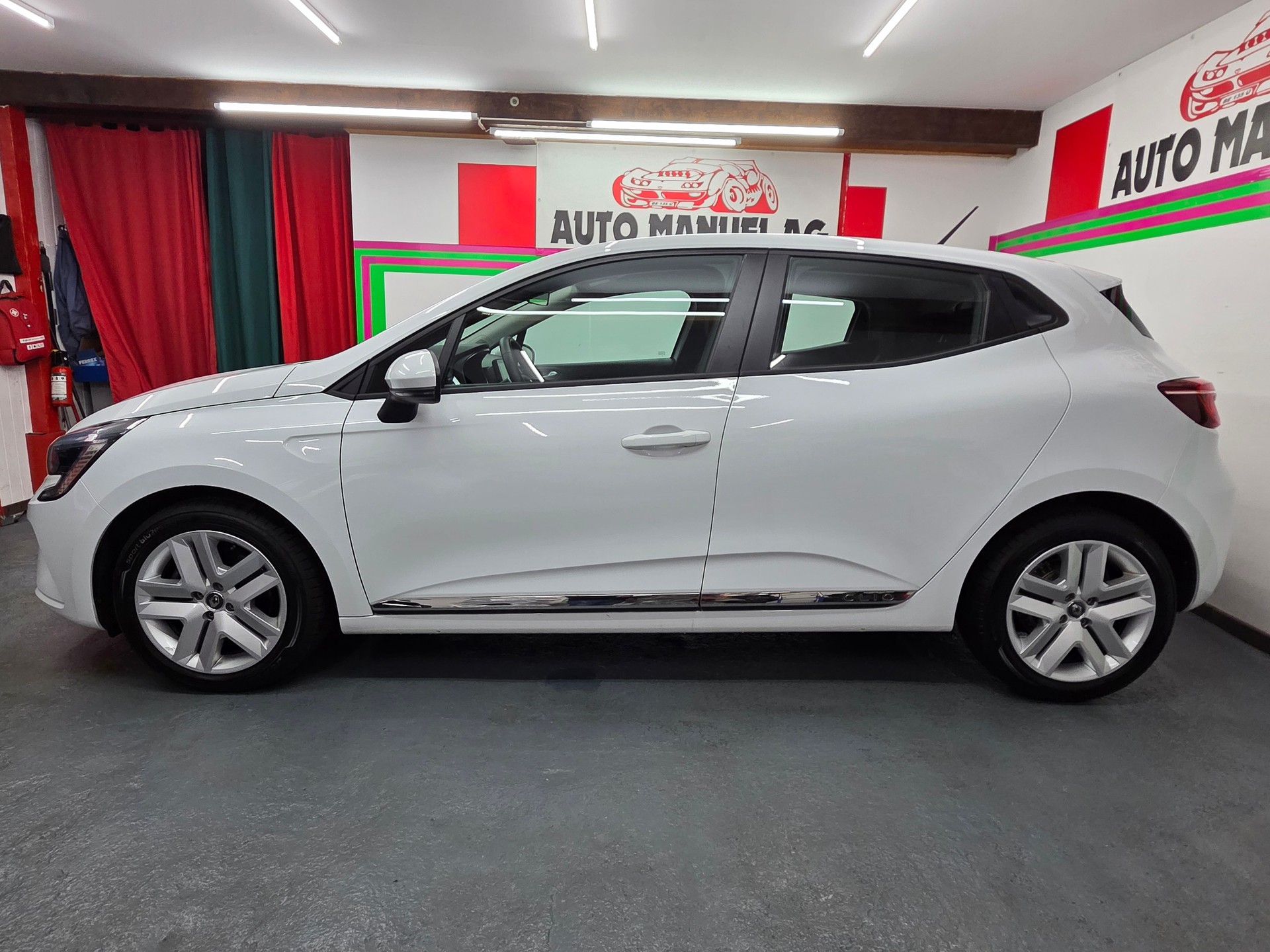 RENAULT Clio 1.0 Business CVT-image-3